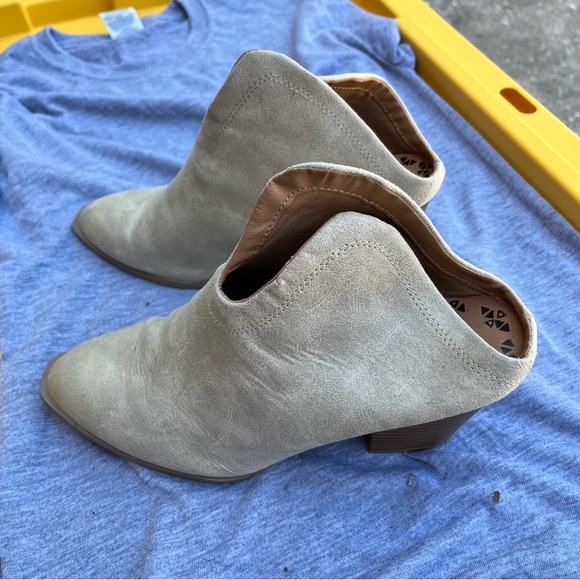 Qupid Pointy Toe Plunging Block Heel Booties Mule Slid Ons - Picture 3 of 13